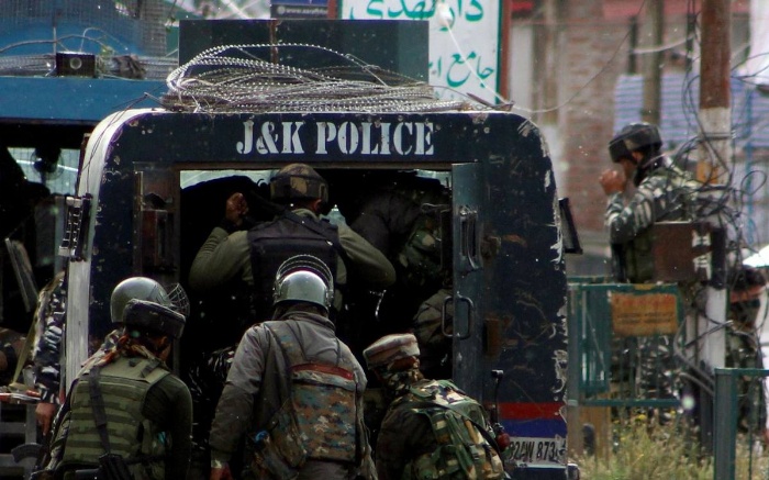 Terrorists attack Security party at Pulwama, one forces personnel killed, another injured