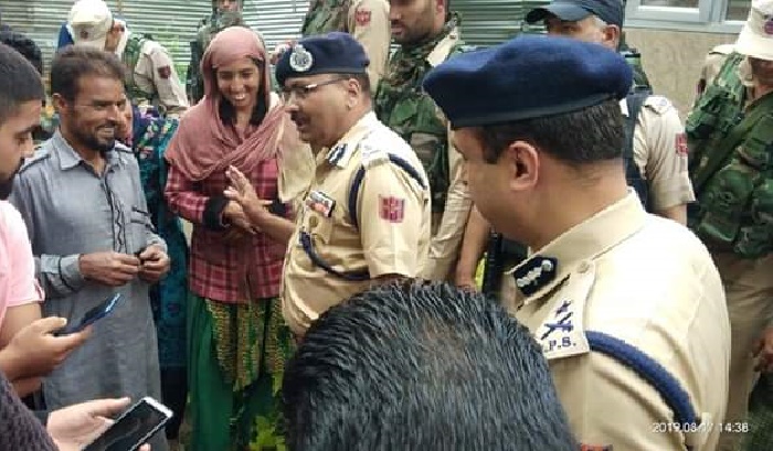 DGP visits South Kashmir districts, reviews security scenario