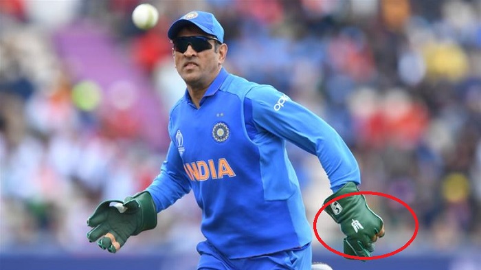 Teammates urge Dhoni to wear army insignia glove against Australia