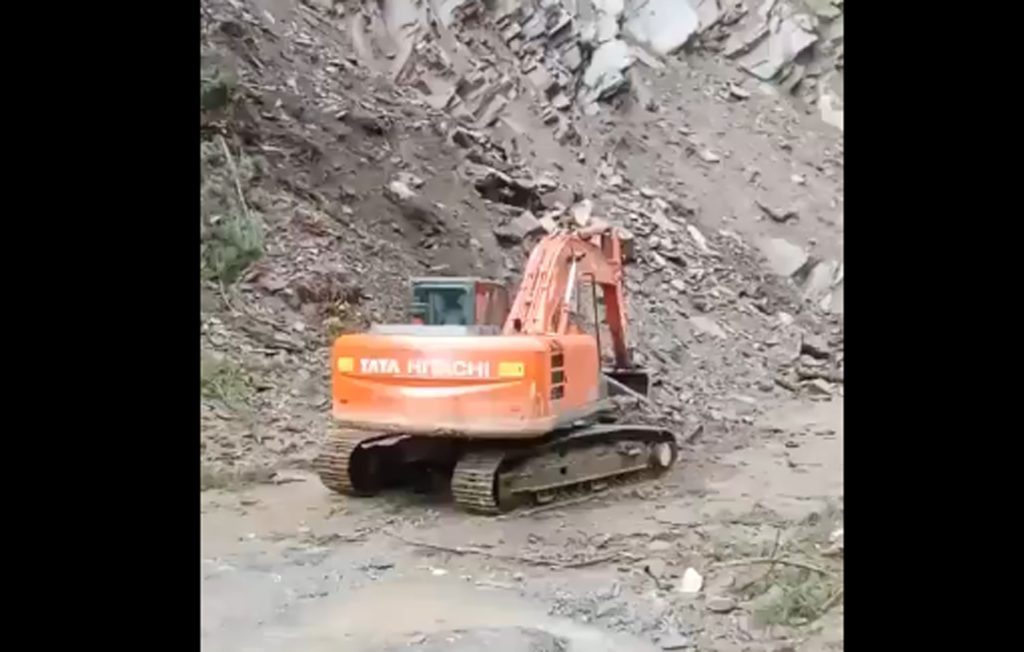 Landslides Blocks Jammu-Srinagar National Highway