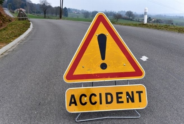 Hit by biker, traffic inspector lands into hospital