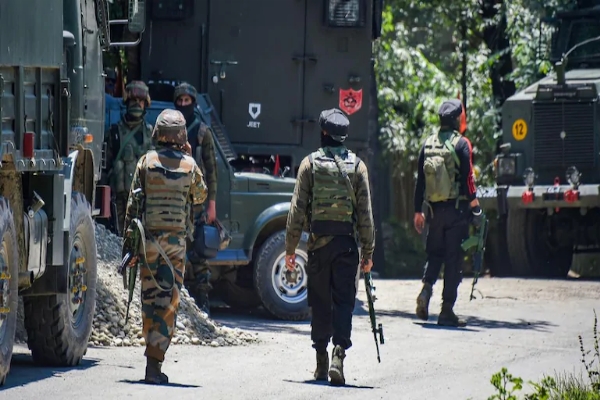 Security forces launch encounter in Awantipora in J&K's Pulwama, 2-3 militants trapped