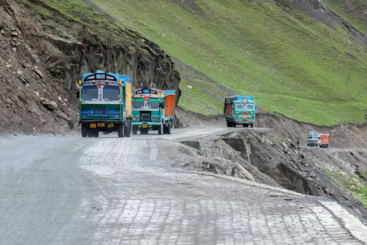 Traffic resumes on Srinagar-Leh highway