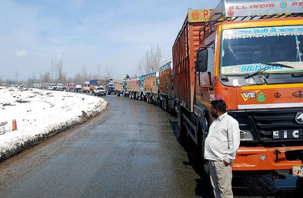 No traffic on Mughal road, only one-way traffic on Kashmir highway