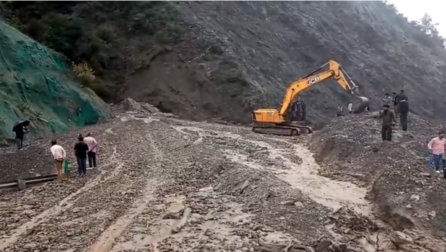 Heavy Rain Triggers Mudslides In J&K’s Ramban, Jammu-Srinagar NH Closed