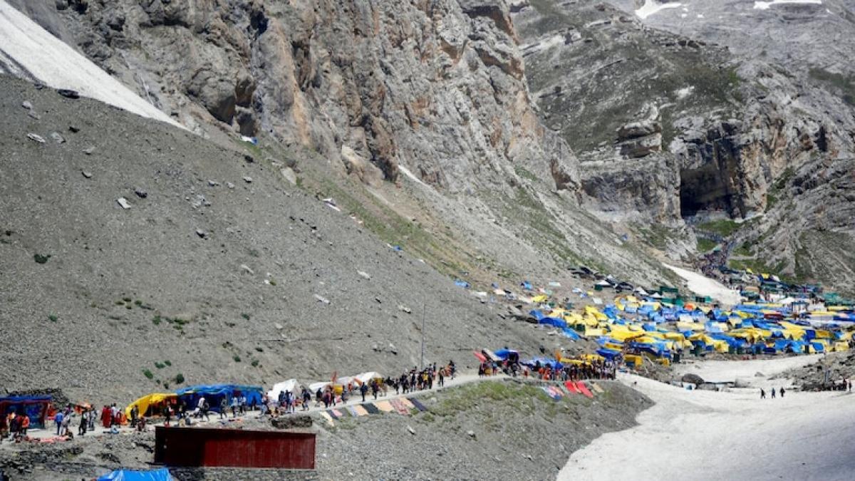 Over 7,000 pilgrims leave for Amarnath cave shrine from Jammu, more than half return due to highway closure