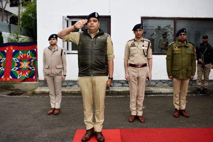 DIG CKR Srinagar visits Budgam and reviews preparedness for Parliamentary elections 2024 and the overall Security & Law and order Scenario.