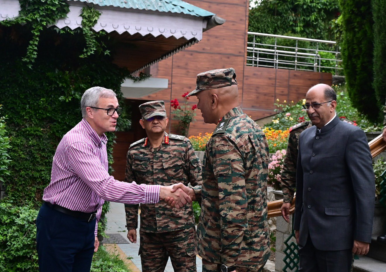 Northern Army Commander Briefs CM Omar Abdullah On Security Situation Along The Border