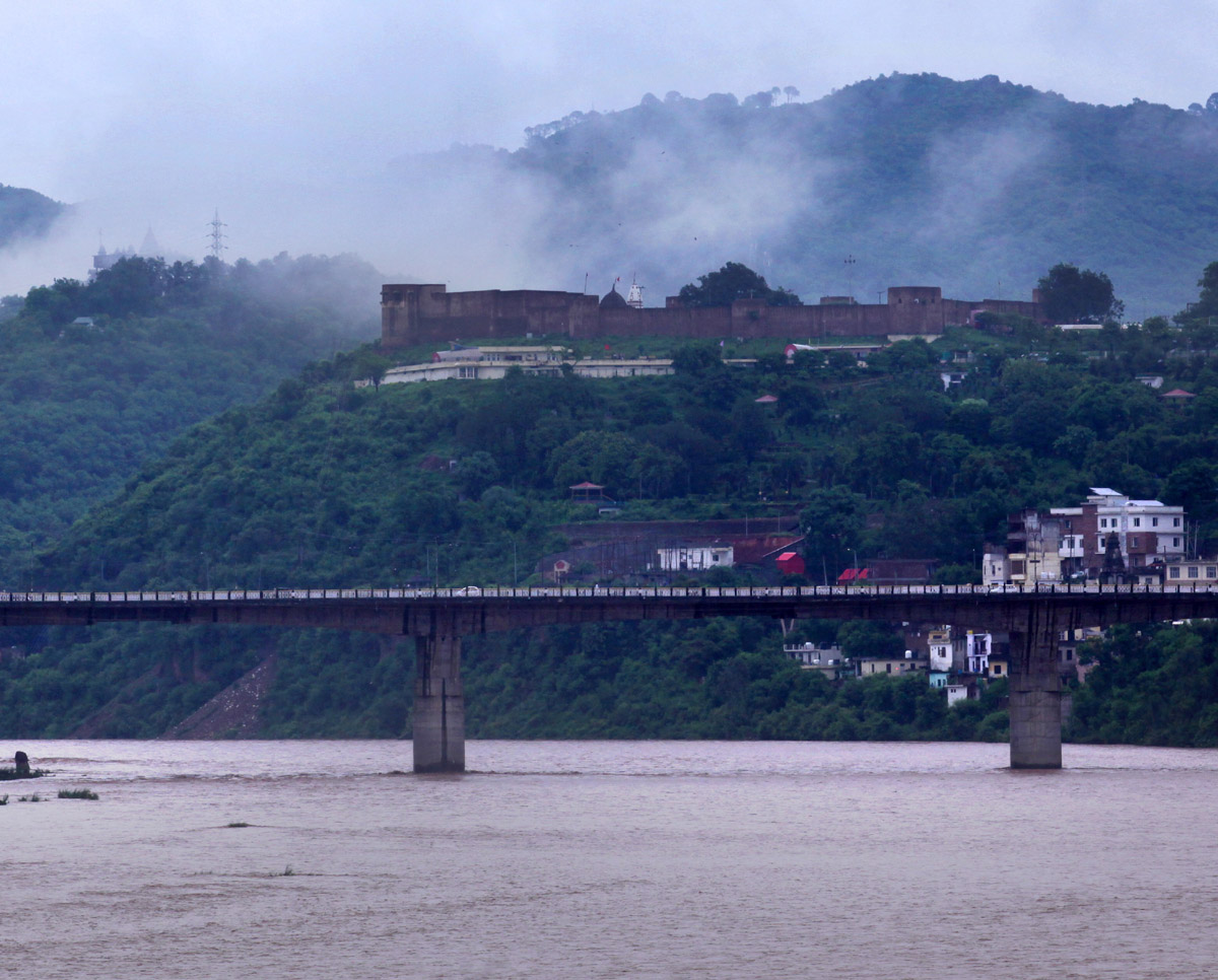 Mainly dry weather with rain at isolated places likely in J&K: MeT