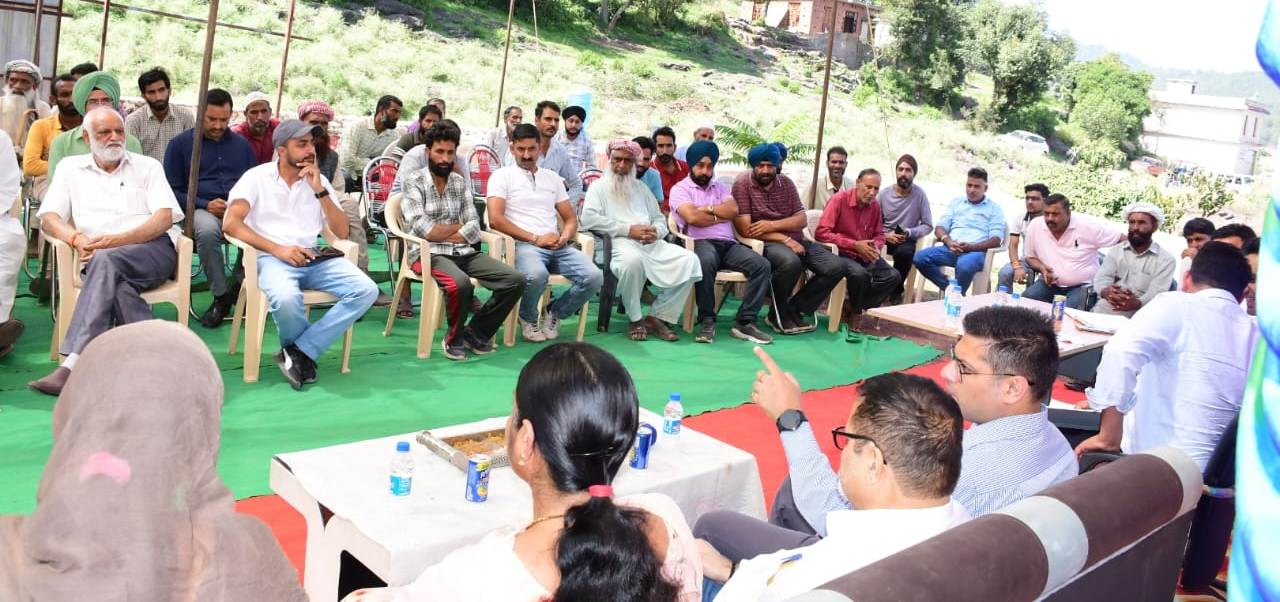DC presides over Gram Sabha  at Panchayat Saranoo 
